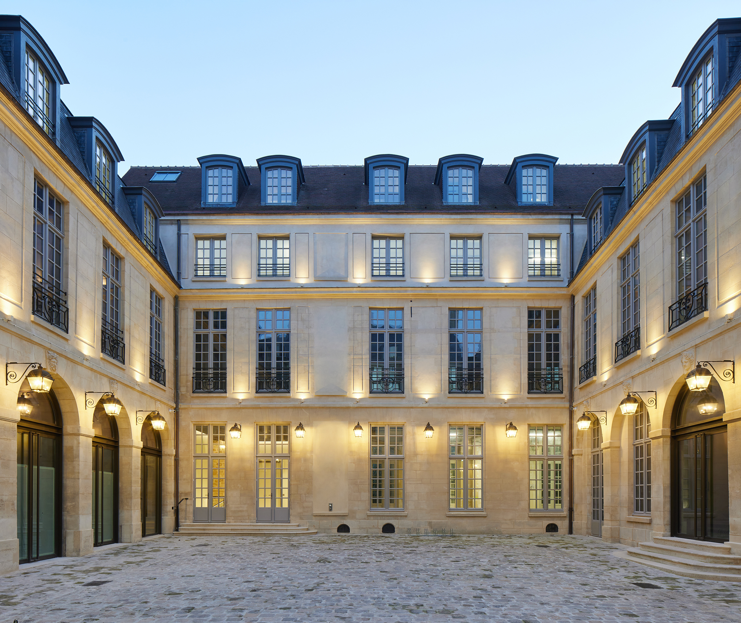 HOTEL DE COULANGES 1 place des Vosges