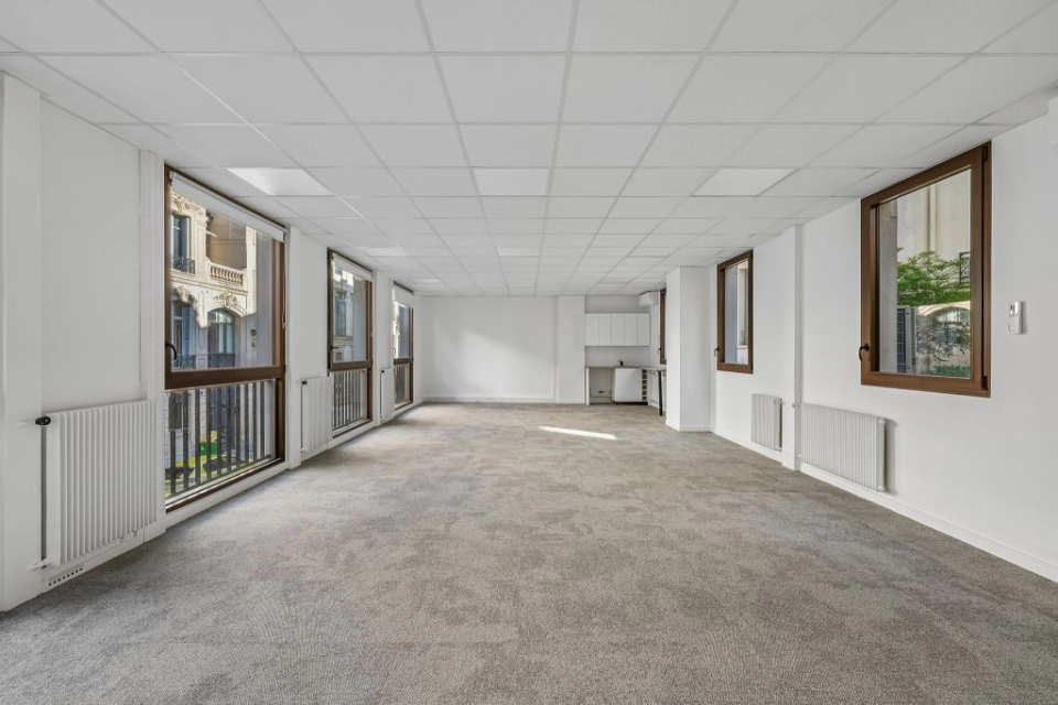 location bureaux Paris-16 de 67 m²- Photo3