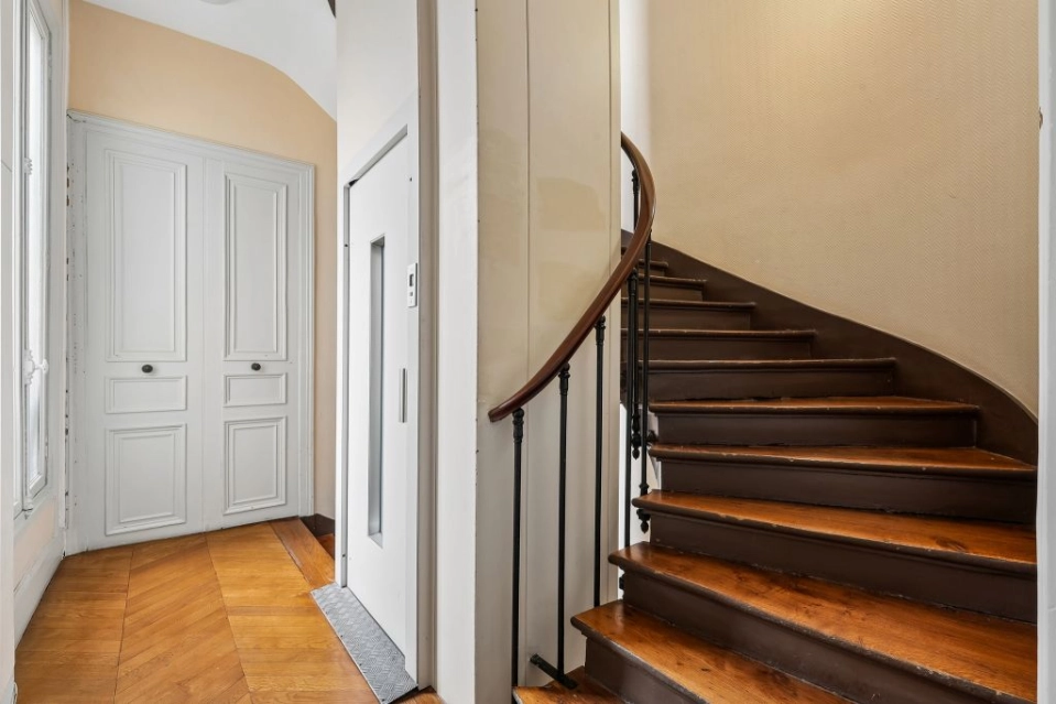 location bureaux Paris-8 de 128 m²- Photo3