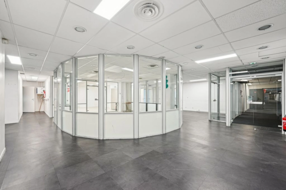 vente bureaux Paris-10 de 750 m²- Photo4