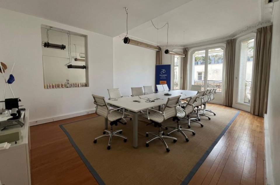 location bureaux Paris-16 de 381 m²- Photo4